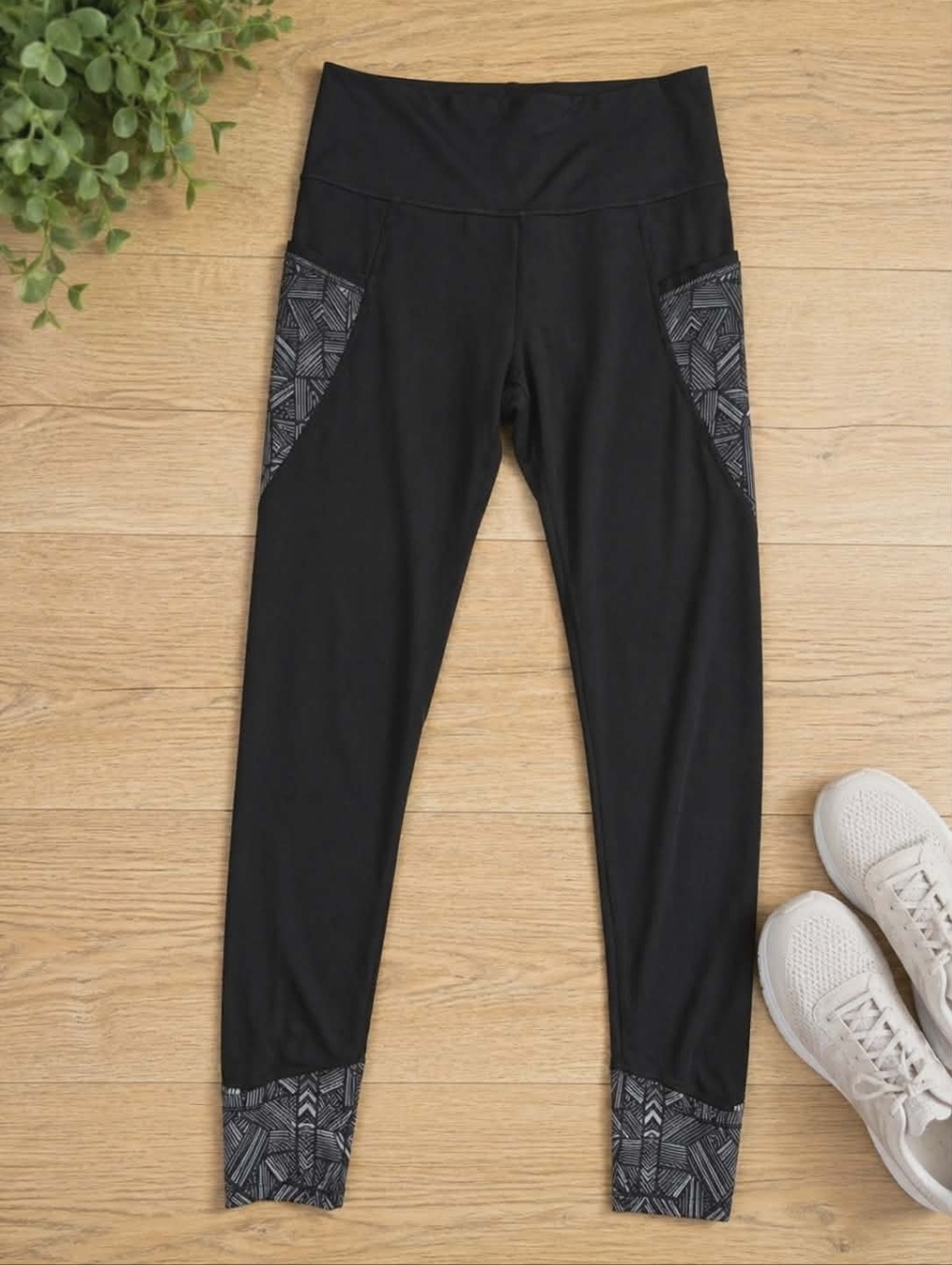 Athleta Women's Black and Gray Athletic Pants Size Small